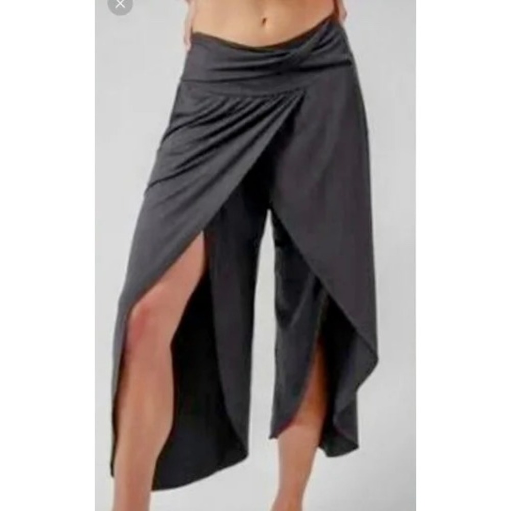 Athleta Charcoal High Rise Wide Leg Release Cropped Yoga Lounge Pants,‎ Medium